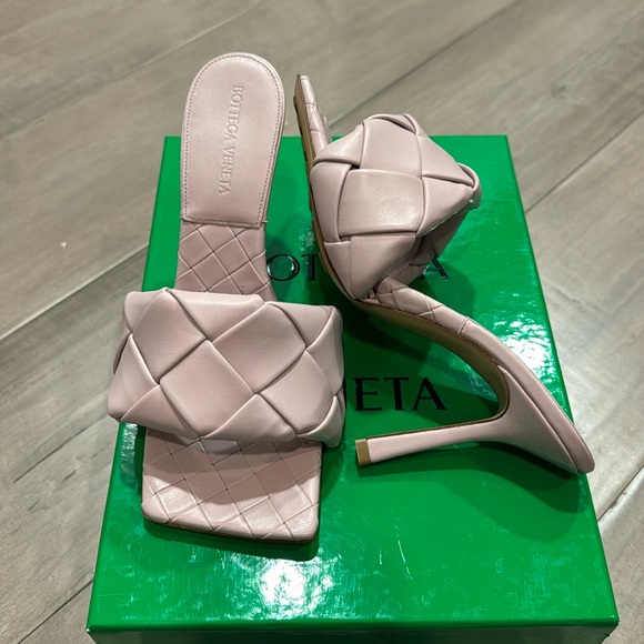 Bottega Veneta - The Lido Sandal - Color: Magnolia- Size: 37.5 - Picture 2 of 8